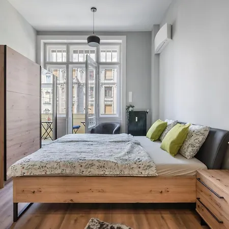 Buenos Boutique - Superb Location, Ac, 2 Bathrooms Appartamento Budapest