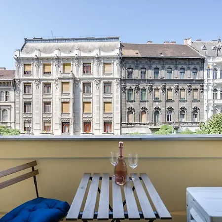 Buenos Boutique - A/c, 2 Bathrms, Amazing View Apartamento Budapest