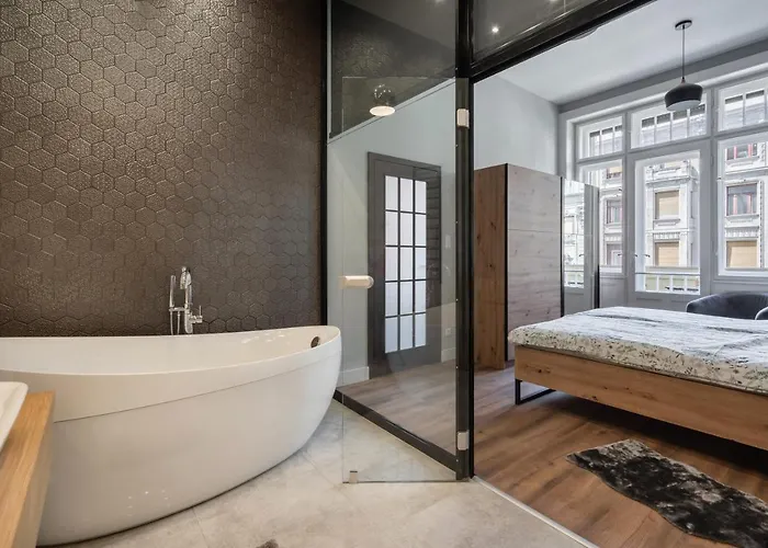 Buenos Boutique - A/c, 2 Bathrms, Amazing View Budapest
