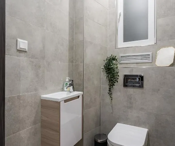 Buenos Boutique - A/c, 2 Bathrms, Amazing View * Budapest