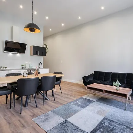 Buenos Boutique - Superb Location, Ac, 2 Bathrooms Daire Budapeşte