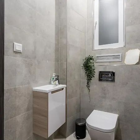 Buenos Boutique - Superb Location, Ac, 2 Bathrooms * Budapeşte